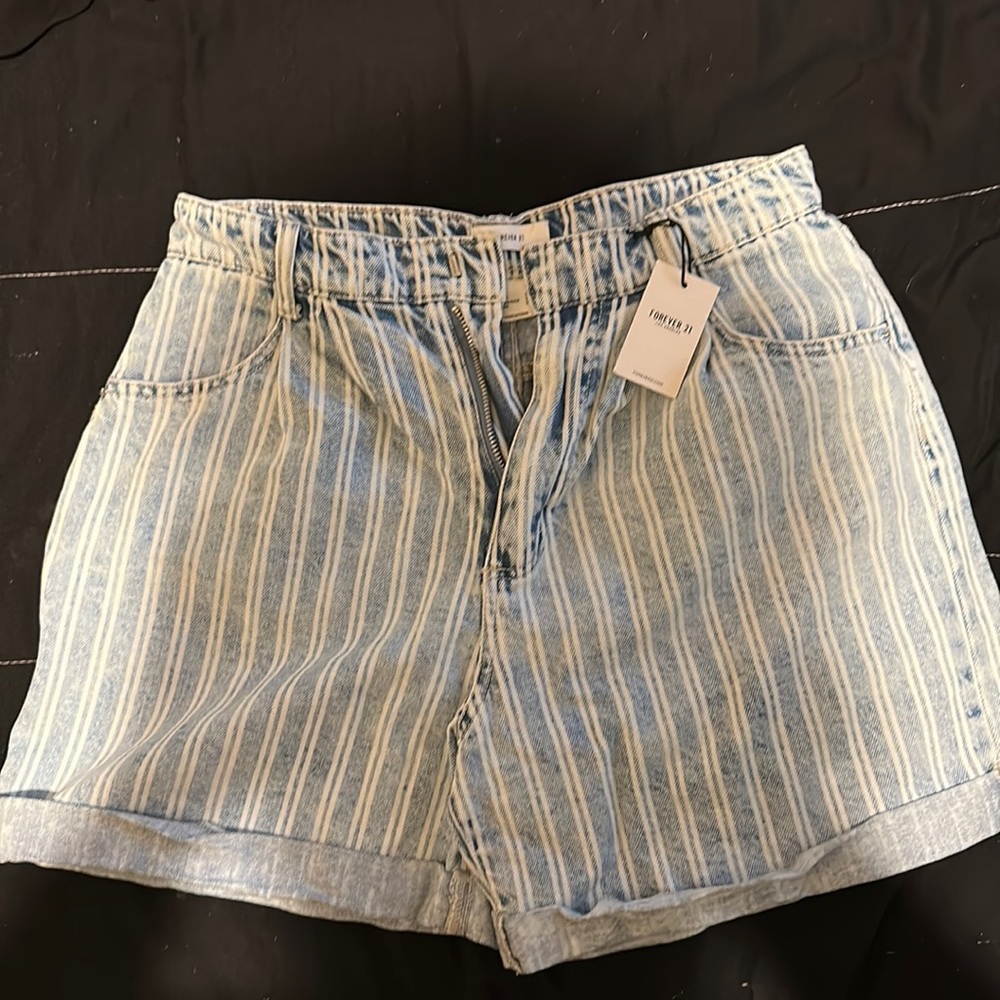 Never worn shorts from forever 21